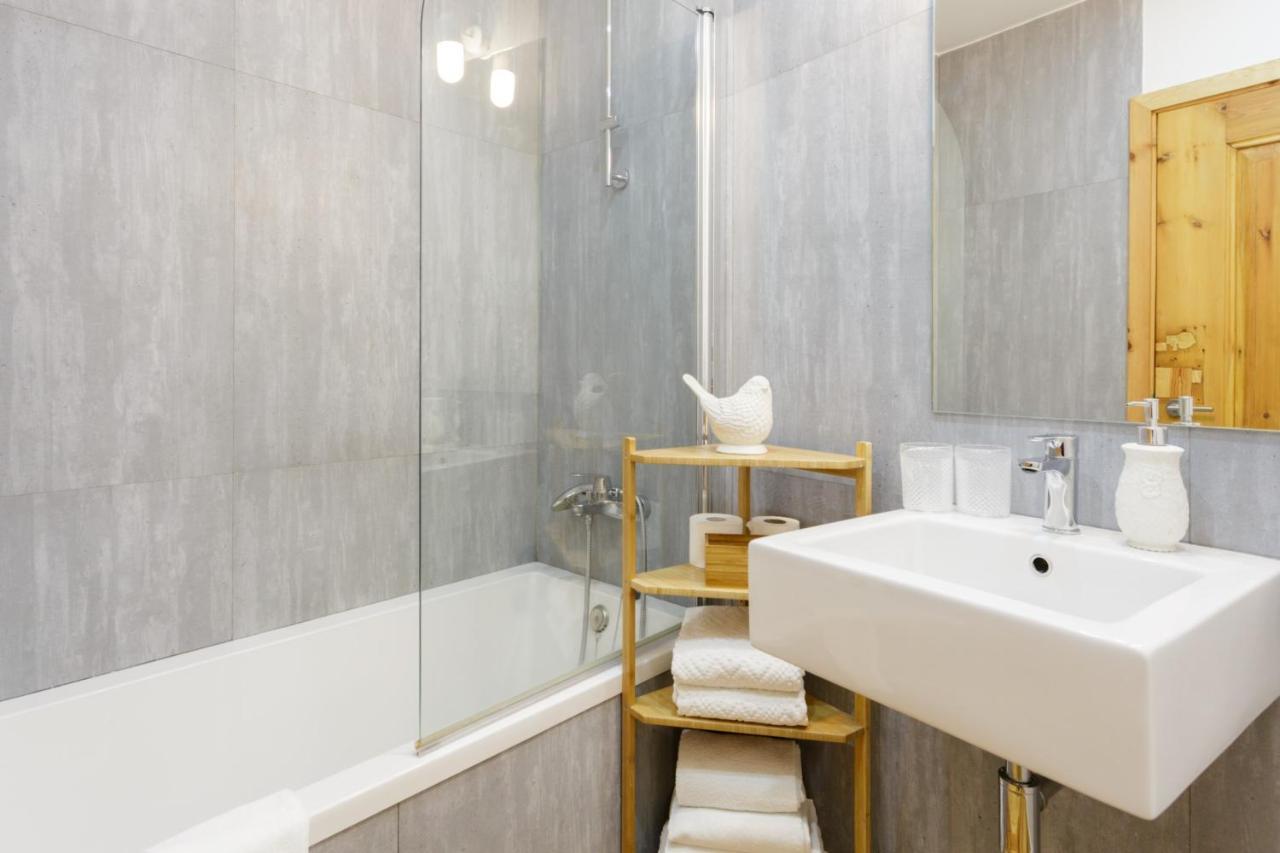 Amazing Rooftop Terrace With River And Historic City View 4 Bedrooms 4 Bathrooms Ac 19Th Century Building Chiado Lisabona Exterior foto